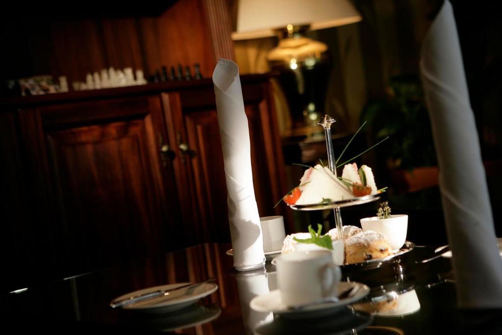 Kilkenny River Court Hotel Esterno foto